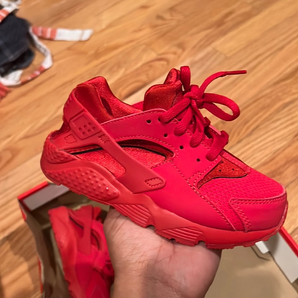 Red kids 11c Nike huarache